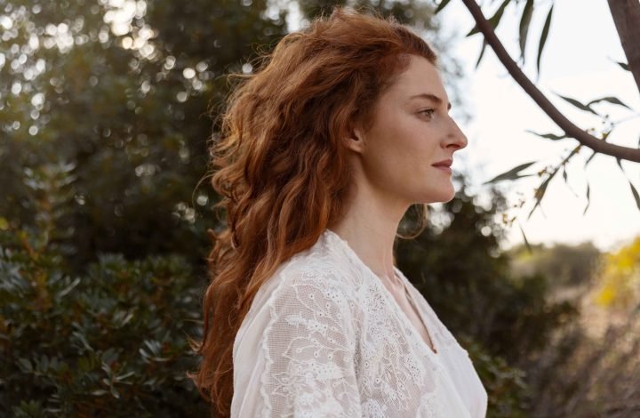 beautiful-woman-posing-side-view_11zon